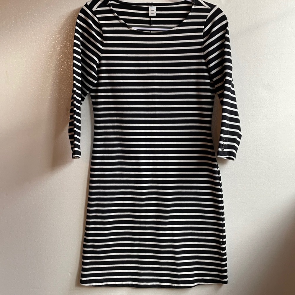 Old Navy heavyweight knit long sleeve navy and white striped dress size small